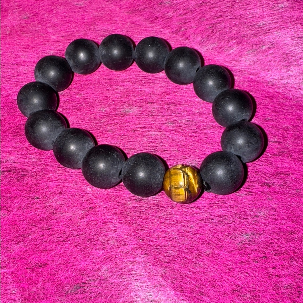 Lava Stones with Tiger Eye

14mm Lava stones carry the energy of earth.